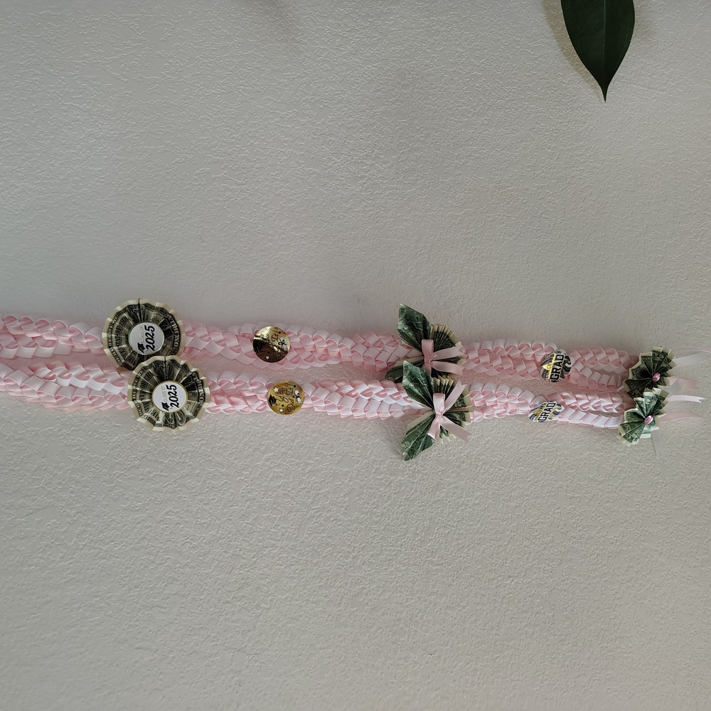 Lei Pink and Green Belt with Vintage-Inspired Design